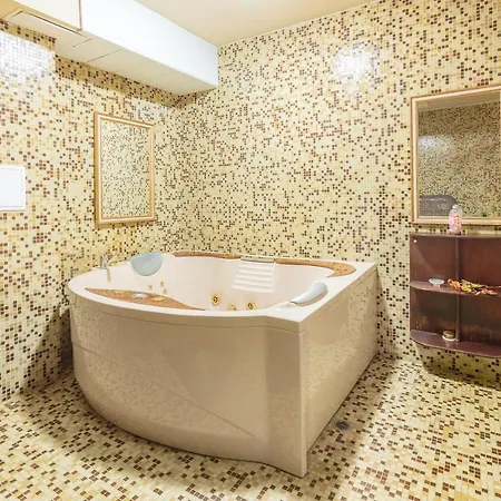 Семеен Хотел Империал Otel Primorsko